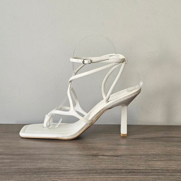 Guess Women's Leeba Strappy Dress Sandals Size 8 White NEW - Picture 6 of 8
